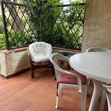 Bilocale Nel Con Terrazzo Vicino Al Mare